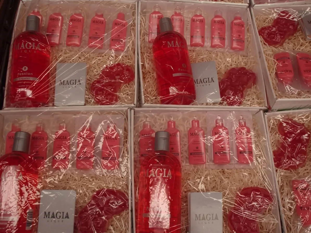 Armado de kits promocionales: acondicionado y film en el sector de packaging